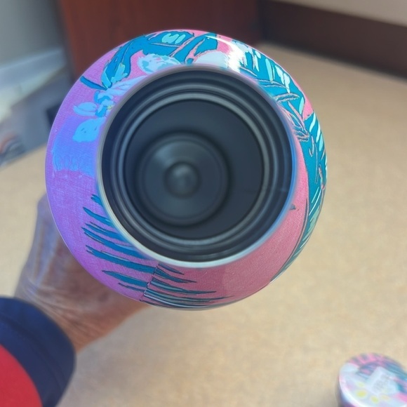 Corkcicle & Vineyard Vines 25oz Canteen, pink w the palm fronds & white flowers - Picture 5 of 10